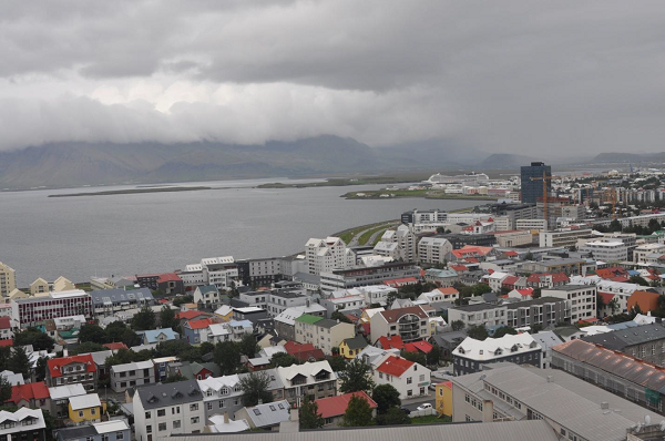 Reykjavik, widok z wieży katedry.