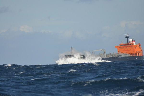 Statek idący kontrkursem w cieśninie Skagerrak.